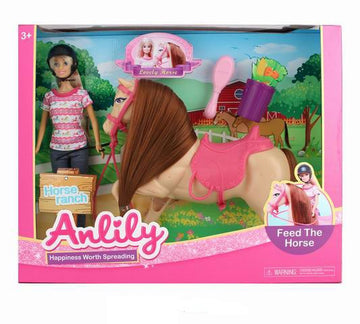 ANLILY MUÑECA ALIMENTA AL CABALLO